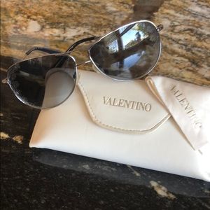 Used Valentino V 101S sunglasses 😎